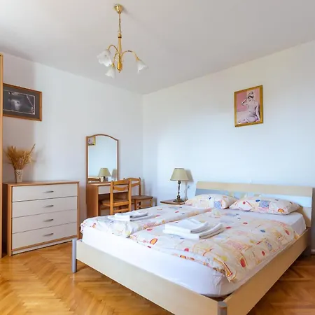 Guest house And Jeselnik 2*