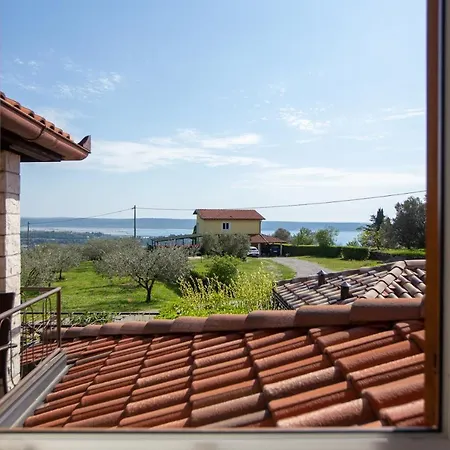 And Jeselnik בית הארחה