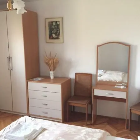 And Jeselnik בית הארחה בפורטורוז