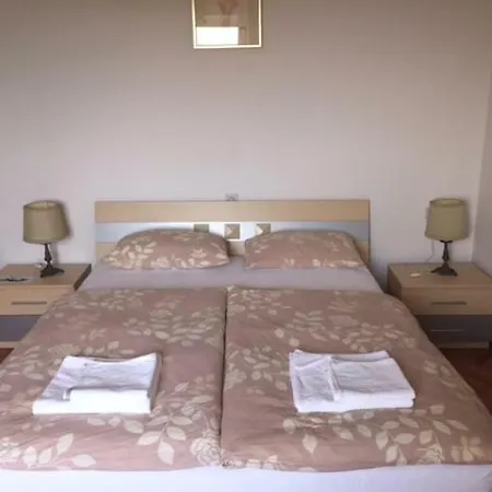 And Jeselnik 2* בפורטורוז