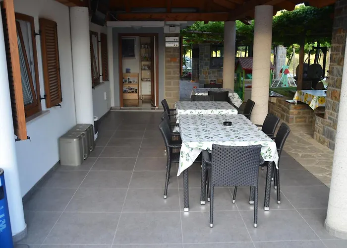 And Jeselnik بورتوروز