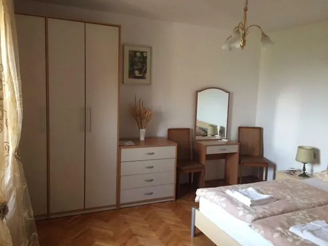 بيت ضيافة And Jeselnik 2*